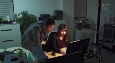 ADN-225被主编侵犯出快感的不贞人妻秋山祥子