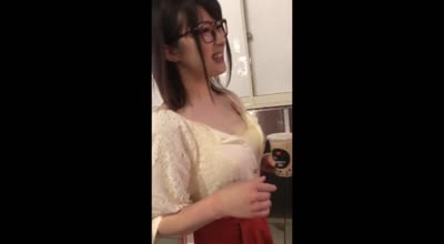 403obut-003一米172的巨乳女孩刚开始很害羞后来居然反客为主都快帮我给吃了