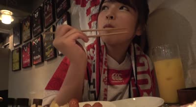 400imdk-006在宾馆一边看橄榄球比赛一边把我的肉棒插进小姑娘狭窄的阴道内射精