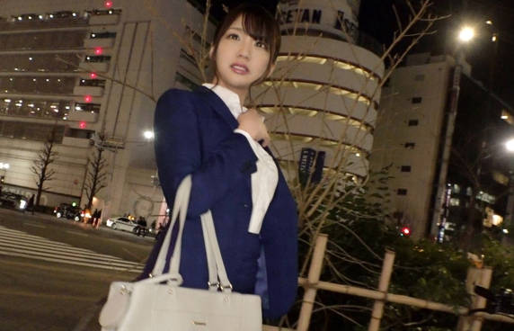 200GANA-2271在街上搭讪到的黑丝长腿美女OL虽然很不情愿但是因为实在欠了太多外债只好勉为其难的被插入