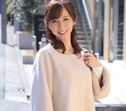 292MY-401结婚十五年孩子已经上<span style="color: #ff5b82">初</span><span style="color: #ff5b82">中</span>的美女人妻白石由美因为欲求不满隐瞒老公偷偷出来拍摄