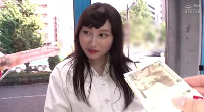 416SVMM-043结婚六年的美女巨乳人妻在魔镜号内被爆操潮吹内射