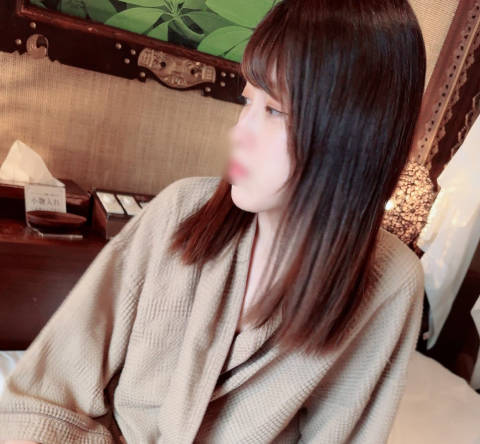 FC2PPV-3583535娇小纤细的JD让我口交