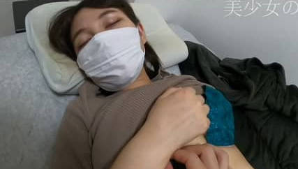 FC2PPV-1534525趁她睡觉的时候和她发生了性关系