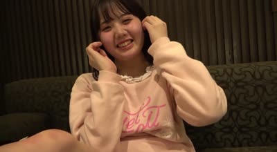 FC2PPV-1424345可爱的18岁女孩