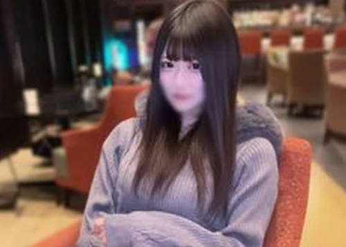 FC2PPV-4831173穿着及膝袜的美臀和火辣身材的娇女孩