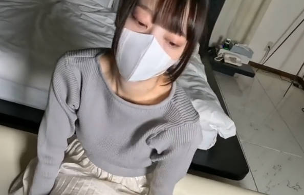 FC2PPV-4849097无完全素人现场射精高挑纤细的可爱OL冷酷外表下私处滑腻在大叔舔弄和粗大棒子的作用下她的脸迅速达到高潮光滑阴道内进行真实的现场射精