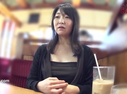 FC2PPV-1108451未剪辑个人拍摄在出轨公告版上认识的家庭主妇性需求不满的原因竟是早泄丈夫寻求欢愉的被偷走的妻子出现婚外情