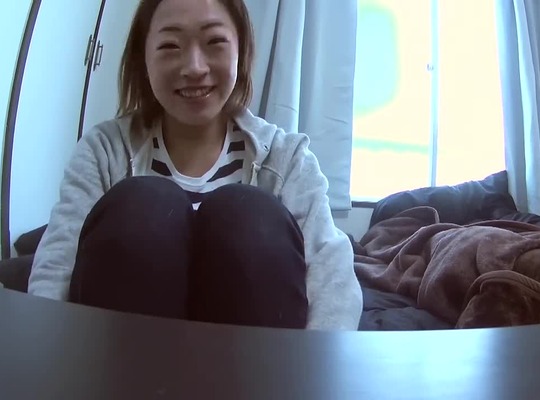 FC2PPV-1050772无剪辑个人拍摄沉迷老虎机的家庭主妇输得惨被丈夫发现利用她的弱点尝试搭讪