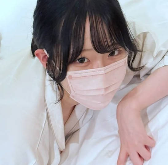 FC2PPV-4692702-脱下内衣的SSS级白皙清纯美少女被电动按摩棒玩到高潮