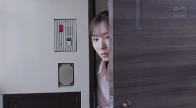 ADN-695 夜勤明けの僕の『疲れマラ』を见た隣に住んでる人妻が、僕のカラダで欲求不満を解消しにくるのでここ三日间一睡もしてません…。 海老咲あお