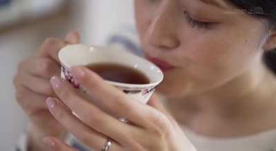 SDNM-508 「人の役に立つことが大好き」こども食堂でボランティアに従事。料理が得意なお漏らし奥さん 足立美绪 30歳 最终章 「中に出されるなんて何年ぶりだろう」旦那以外の男と生SEXに溺れて行く5日间 自宅不伦中出しの记録