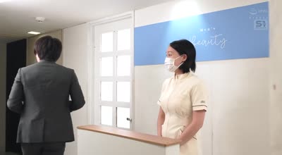 SONE-629 际どいVIO施术に勃起しちゃったら…サービス精神で优しくヌイてくれる绮丽でエッチなメンズ脱毛のお姉さん 花アリス