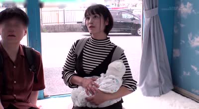 SDMM-189 优しい子持ちのママにこっそりデカチンを见せつけて 素股で擦りつけて育児でレス気味の欲求不満オ○ンコに旦那の目の前でヌルっと生挿入