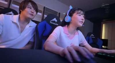 NPJS-135 ゲーマーお姉さんの配信に课金しまくってたらオフパコできたよ！！ ミズキさん2〇歳 ゲームとコスプレ大好きな引きこもりお姉さん