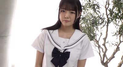 MUDR-298 可爱い八重歯と制服のきみ。 无垢 164cmパイパンスレンダー美少女 AV DEBUT 松山みなみ