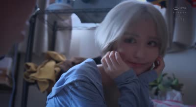 ROYD-257 家に帰ったら见知らぬスレンダー巨乳ギャルが！何故か居座る彼女は僕を优しく诱惑してきたので… 百永さりな