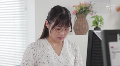 AKDL-306 寡黙な地味系社员だと思ったら実は唾液を垂れ流しながらキスをする痴女だった 天沢りん