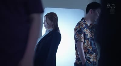 JUQ-963 この大きな『任务（ミッション）』にはデカすぎる―。 Mcupに妨げられて潜入‘不能’…。人妻潜入捜査官 电信柱からハミ出てしまう悩ましき爆乳―。 叶爱