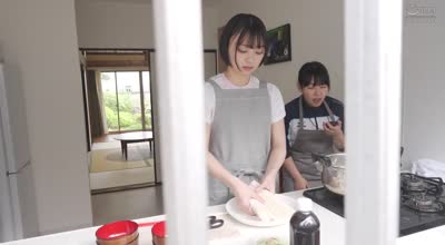 DVMM-158 陆上部アスリート女子が媚薬を盛られてオマ○コ决壊イキ漏らしアクメ！男子部员の絶伦チ○ポに何度も潮吹き絶顶させられたキメセク乱交合宿 もなみ铃