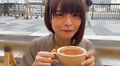 FC2PPV-1847794-在东京一家知名书店工作的短发黑发美女