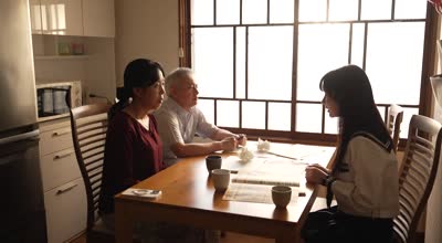 WAAA-604 枯れ専オジ好き美乳女子と体液まみれでハメ狂った种渍け同栖21発 五日市芽依