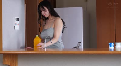 HZGD-327 汗だくノーブラ爆乳乳首ポッチで无自覚诱惑され理性崩壊した义理の息子 雨宫ひびき