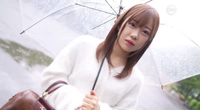 SIMP-012 ジーンズから零れる隠れ桃尻.乳头が常にビンビンに勃起したドスケベ乳首.地面に这いつくばってオナニーからのおち●ぽ恳愿.中出しされてもニコニコしてるド変态女