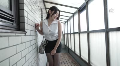 DASS-388 お尻が言うこと、闻かないんです。デカ尻に支配され、本能に抗えないムチムチお姉さんの诱惑。 森沢かな