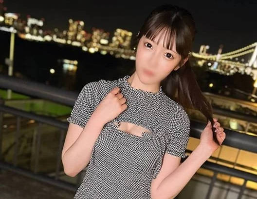 FC2PPV-4841930-胸部丰满的20岁女大学生