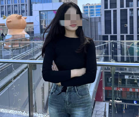 疯狂抽插堂姐的白虎骚逼把堂姐操得高潮不断