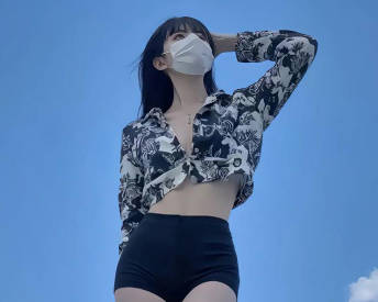 领导叫我出去应酬喝得烂醉回来看到姐姐在睡觉忍不住跟她强行发生关系