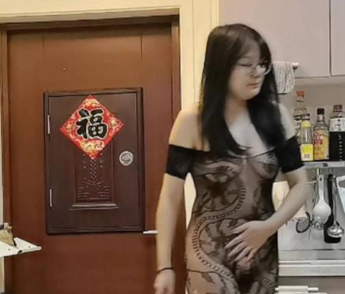 新年淫妻给大家露脸拜年了