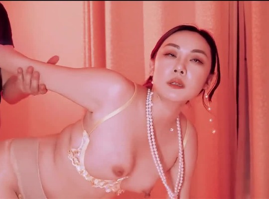 焦点jdsy-520旗袍人妻深夜<span style="color: #ff5b82">足</span><span style="color: #ff5b82">交</span>小舅子-米菲兔