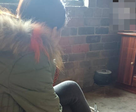 和<span style="color: #ff5b82">妈</span><span style="color: #ff5b82">妈</span>新年第一炮忍不住内射了<span style="color: #ff5b82">妈</span><span style="color: #ff5b82">妈</span>发飙了