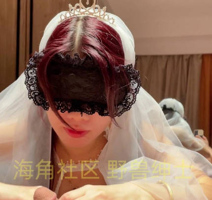 萝莉的婚纱情趣制服柔和的灯光下有道绝美的身影