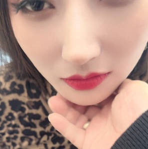 3P极品高颜值的M深喉调教好劲爆今必须好好给她洗洗胃