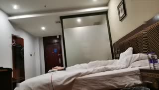 【皮衣极品美乳外围】屁股垫上枕头拨开内裤舔 抓着奶子后入勐顶