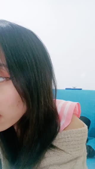 学生制服<span style="color: #ff5b82">双</span><span style="color: #ff5b82">马</span><span style="color: #ff5b82">尾</span>小可爱首播，纤细美腿翘臀，和炮友激情爆操，只穿白色网袜，主动骑乘特写抽插，骚穴一上一下