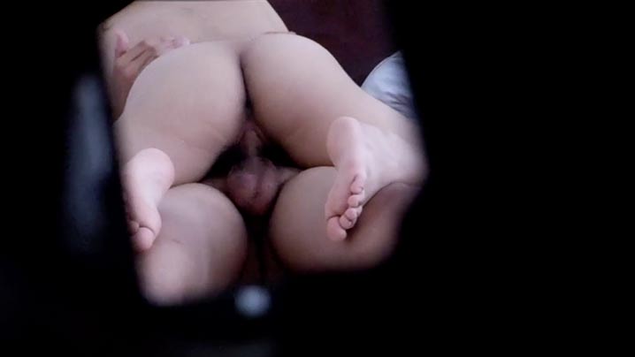 【隔墙有眼】之挖孔偷拍隔壁钟点房年纪不是很大的学生小<span style="color: #ff5b82">情</span><span style="color: #ff5b82">侣</span>开房啪啪