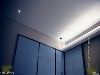 把丰满大长腿甜美小姐姐抱在怀里坐腿上亲吻把玩，脱光光白嫩肉体抠逼欣赏硬邦邦猛力插入狠狠抽插【水印】