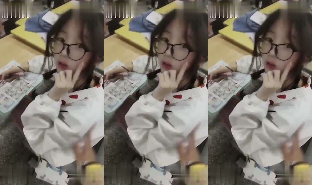 <span style="color: #ff5b82">父</span><span style="color: #ff5b82">女</span><span style="color: #ff5b82">乱</span><span style="color: #ff5b82">伦</span> 粘人的女儿非要爸爸疼爱！那女儿是爸爸的小情人，所以操情人应该没问题吧#鬼父#肛塞#剪辑#情趣内衣#骚逼#美臀#母狗#萝莉#性交