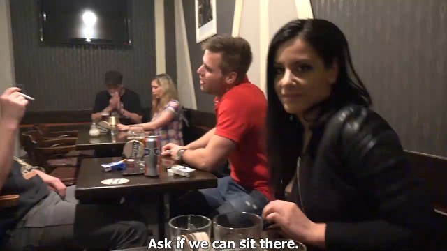 酒吧找刺激，搭讪陌生情侣一起玩多P#多人运动#白虎#3P#骚逼#人妻#挑逗#舔逼#性交