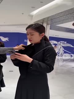 合肥银泰中心LV女销售勾引已婚男客户被男方的原配知晓后在商场上演抓小三大戏全程实拍超刺激