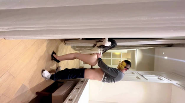 万人崇拜大神『海盗船长』一月最新燃爆私拍 极品女神疯狂骑乘 落地窗前后入内射 高清1080P版 (1)