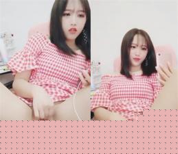 逼太美了可惜毛有点多要是白虎又是极品美穴