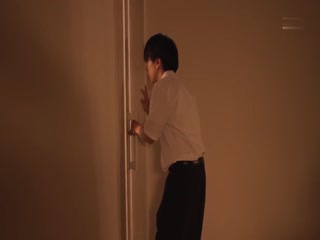 -089學生會長尿尿環幫助我的學生會長被惡